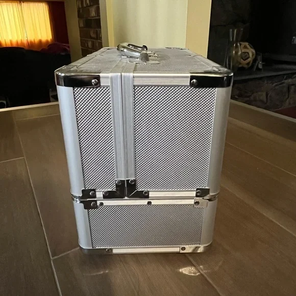 Professional Makeup Case - Picture 2 of 5